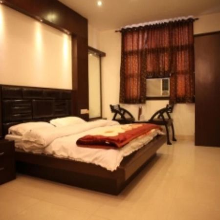 Hotel Pahwa International Nuova Delhi Esterno foto